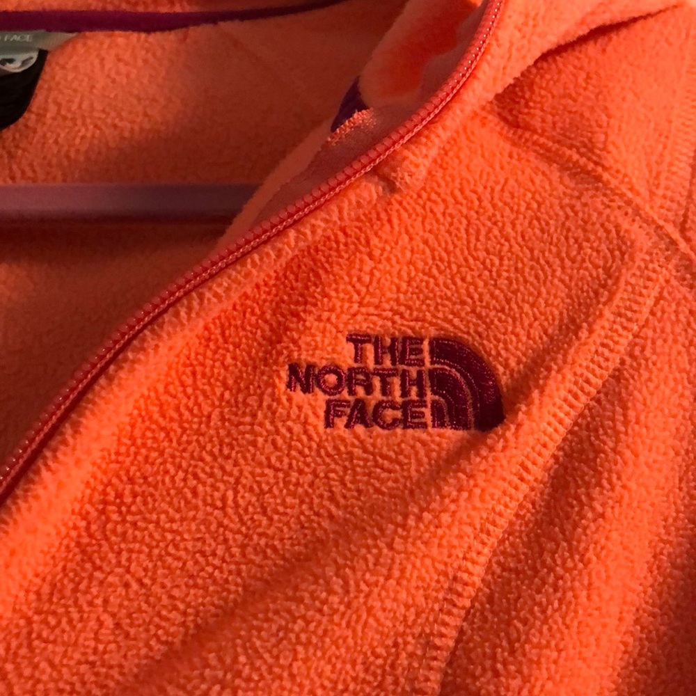 The North Face women’s zip up fleece - Picture 3 of 4